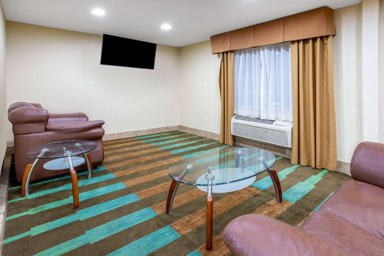Baymont By Wyndham Hotel